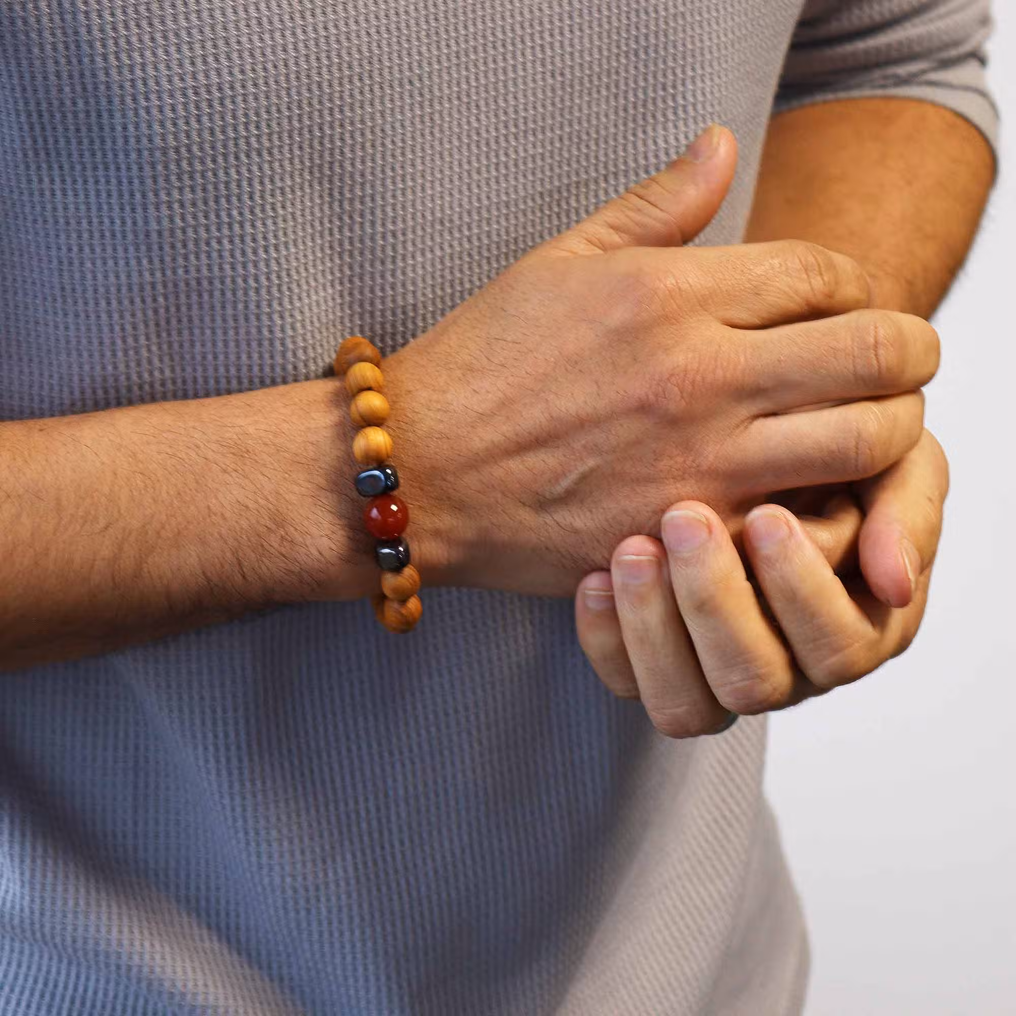 Гривна от кедрово дърво и червен яспис за коренова чакра - 3