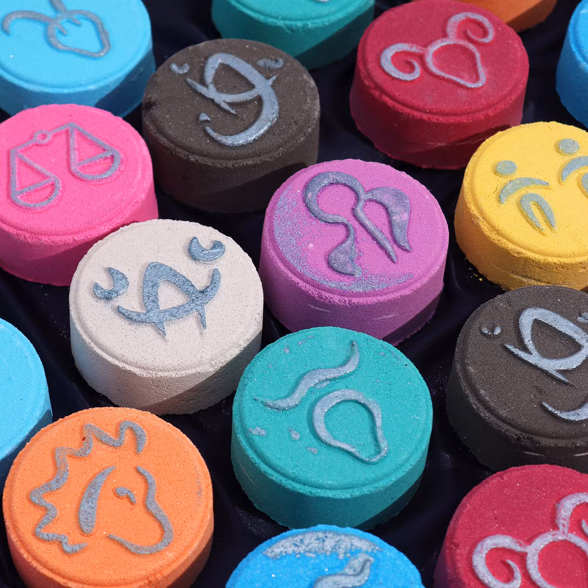 Комплект ароматни бомби за баня с хороскоп зодия Водолей